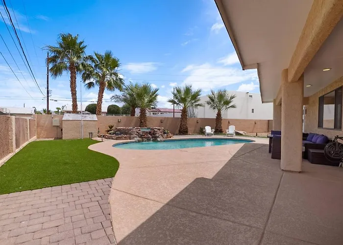 The Patrician - Pool + Retreat - Sleeps 8 *